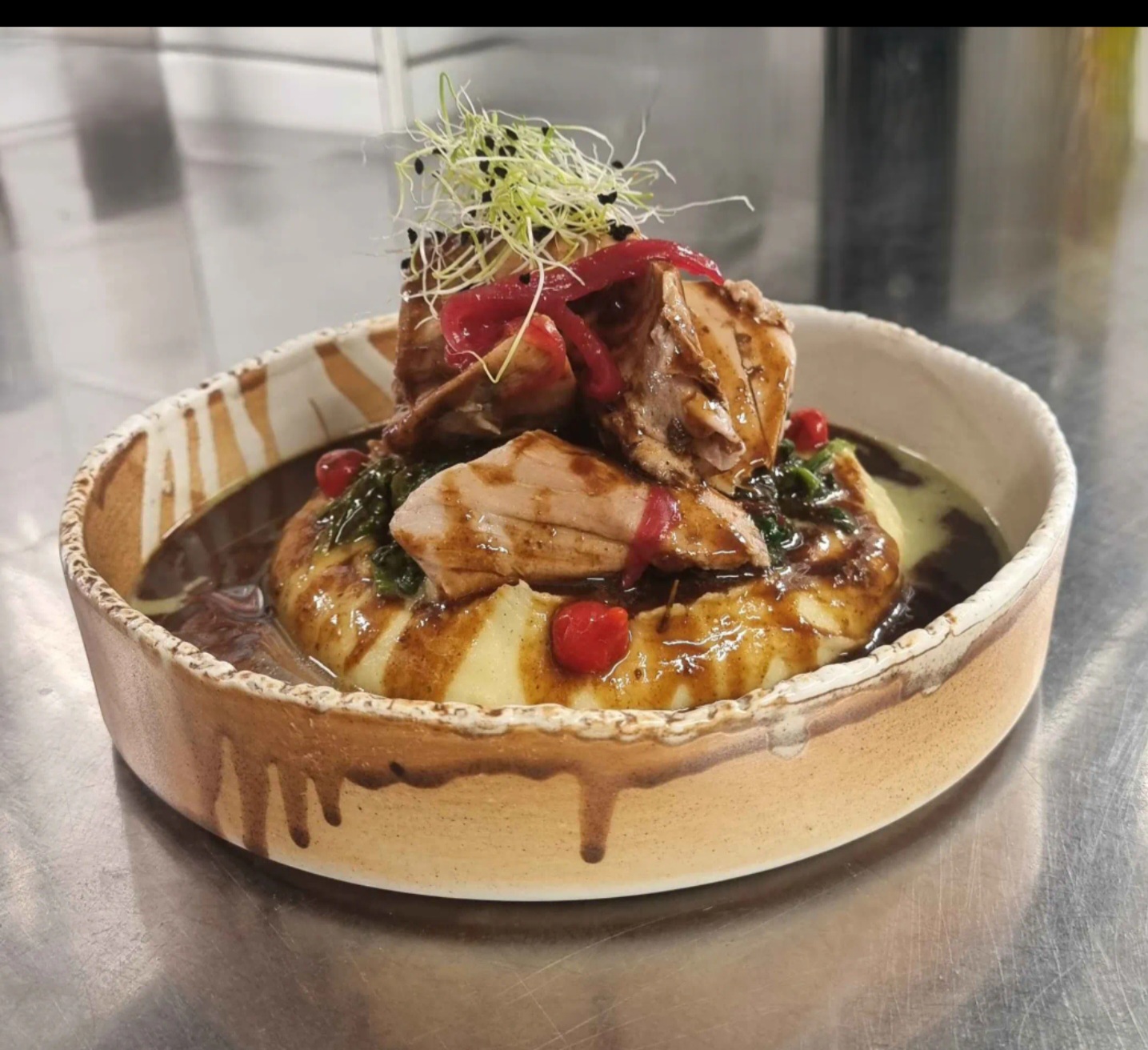 « Corsican pulled porc thaï style », purée au lait, épinards